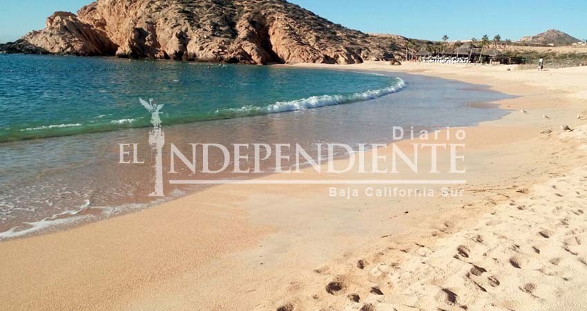 Derrame de agua potable provoca mancha marrón en playa Santa María