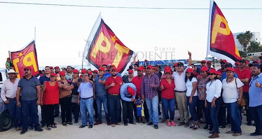 Con “gallo” vehicular, PT realiza arranque simbólico de campaña presidencial de AMLO