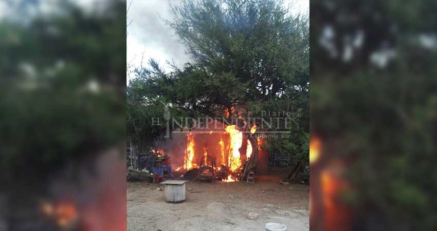 Dejó cociendo los frijoles en leña y se incendió la casa