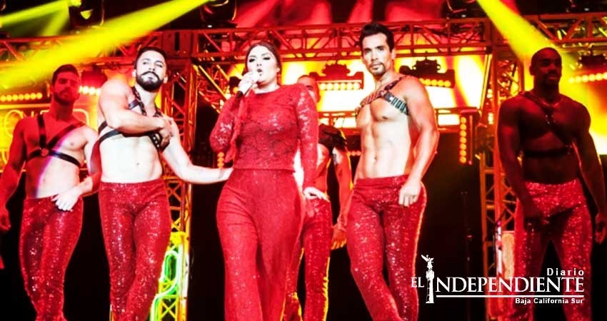 Yuridia colma de éxitos su show en el Auditorio Nacional