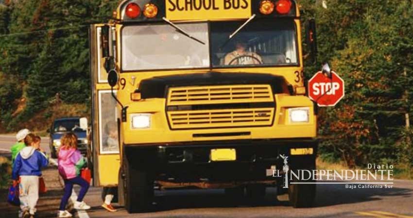 27 niños mueren al caer autobús a un desfiladero en la India