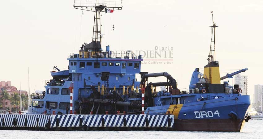 Advierten ambientalistas de riesgos a la salud por dragado en la bahía de La Paz