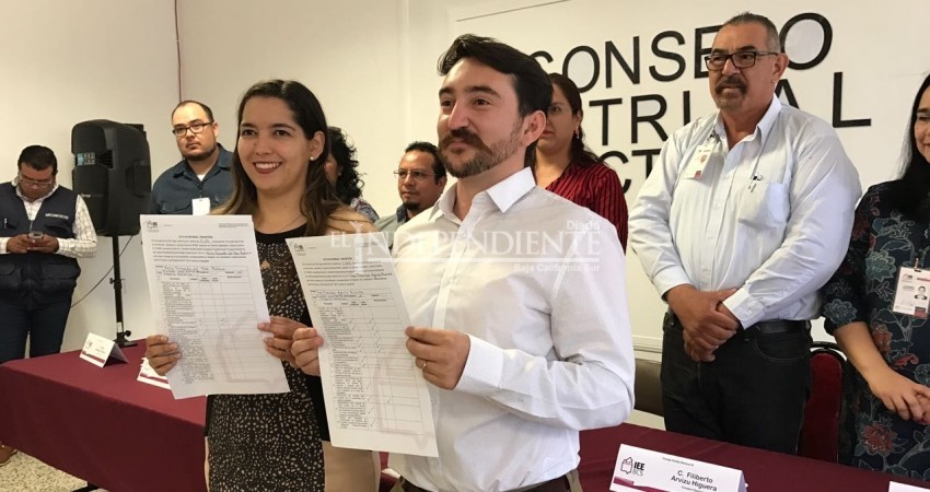 Frank Aguirre se registra como candidato independiente por la diputación del distrito II
