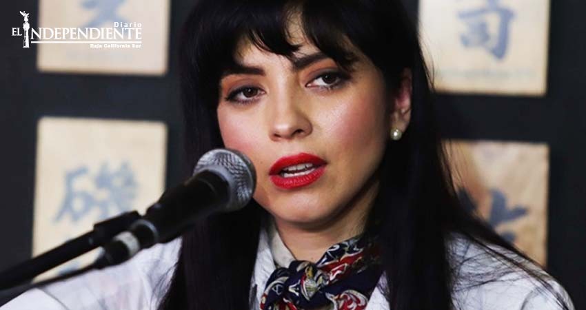 Mon Laferte lanzará 'Invéntame', tributo a Marco Antonio Solís