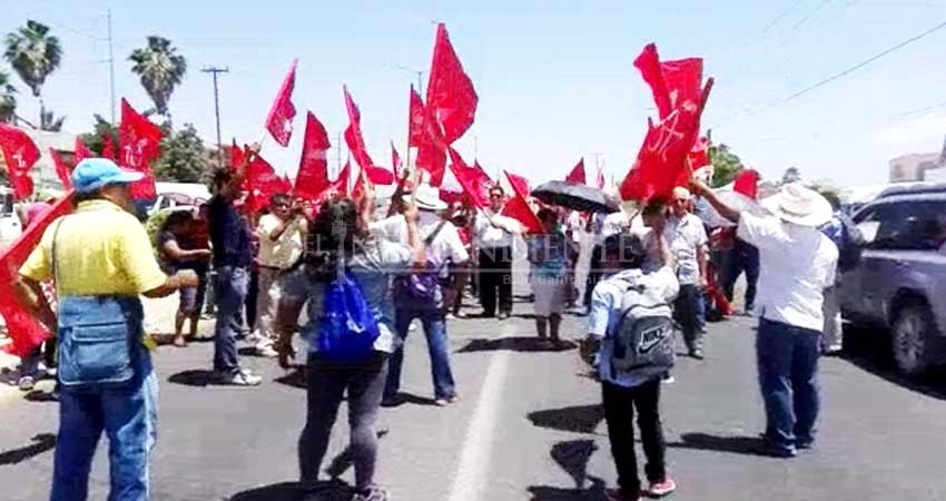 Antorchistas bloquean carretera en SJC viejo