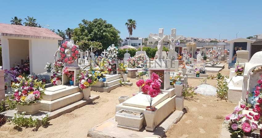 El panteón, un perdurable recuerdo en el Día de Las Madres