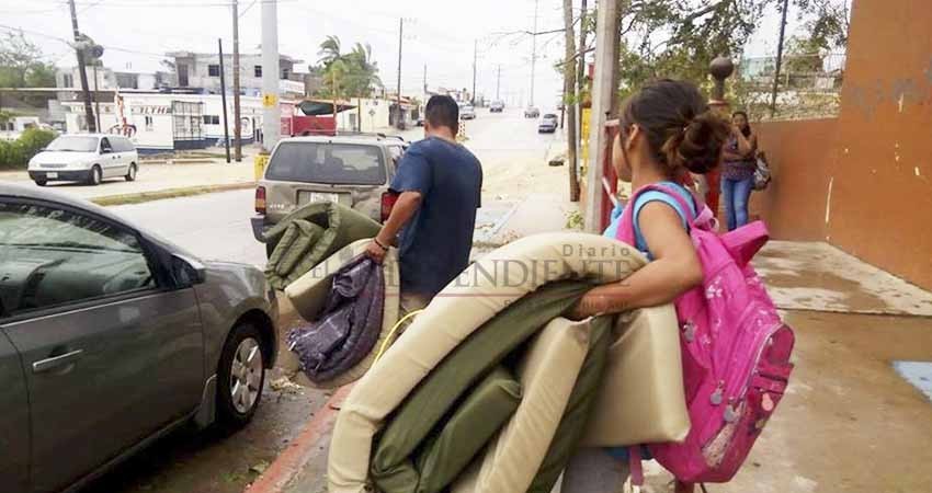 Plan "A" de contingencia por huracanes contempla de 4 a 6 mil colchonetas y cobijas en albergues