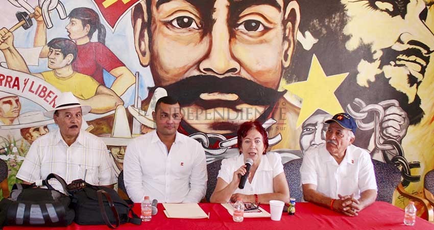 Firma candidato del PT a la alcaldía acuerdo contra minería