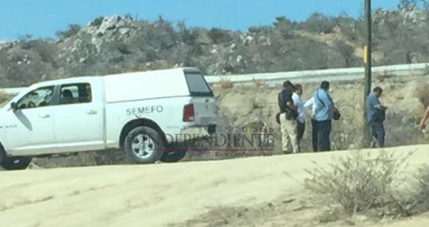 Encuentran un hombre sin vida tirado a orillas de la carretera en CSL