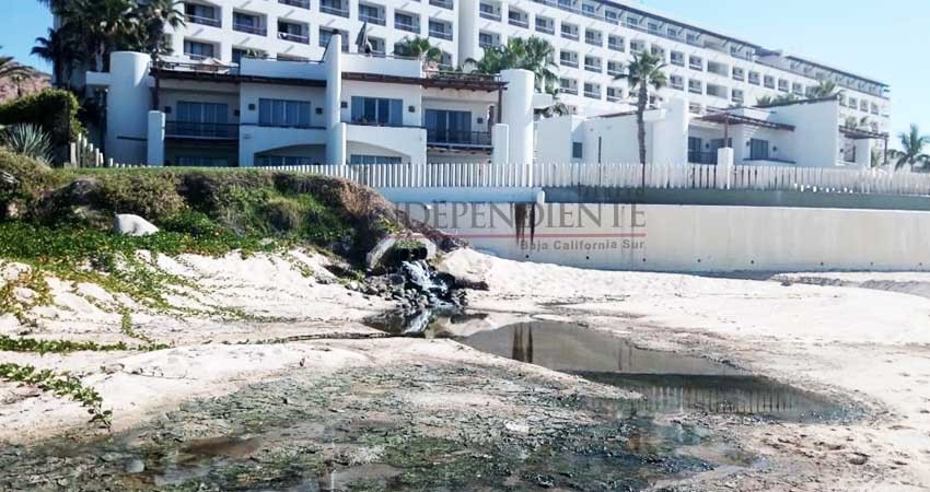 Denuncian vertimiento de aguas a la playa frente al hotel Marquis Los Cabos