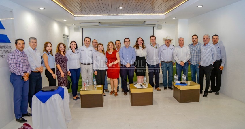 Se reúne Lupita Saldaña con Integrantes de CANACO La Paz