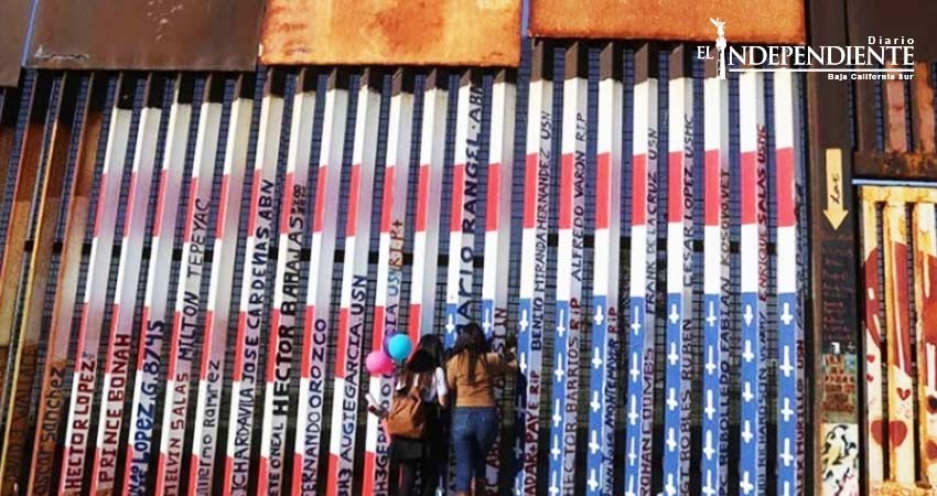 Mural en frontera con bandera de EU al revés, en la mira de autoridades