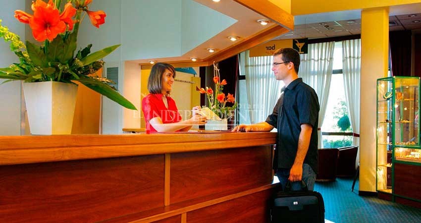 No cuenta Los Cabos con población suficiente para cubrir las miles de vacantes en nuevos hoteles