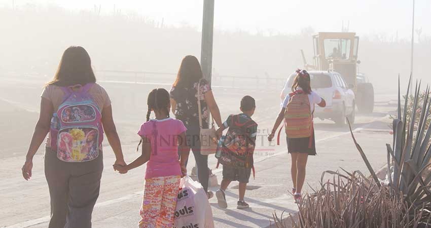 Vecinos de Chulavista viven en medio de nubes de polvo