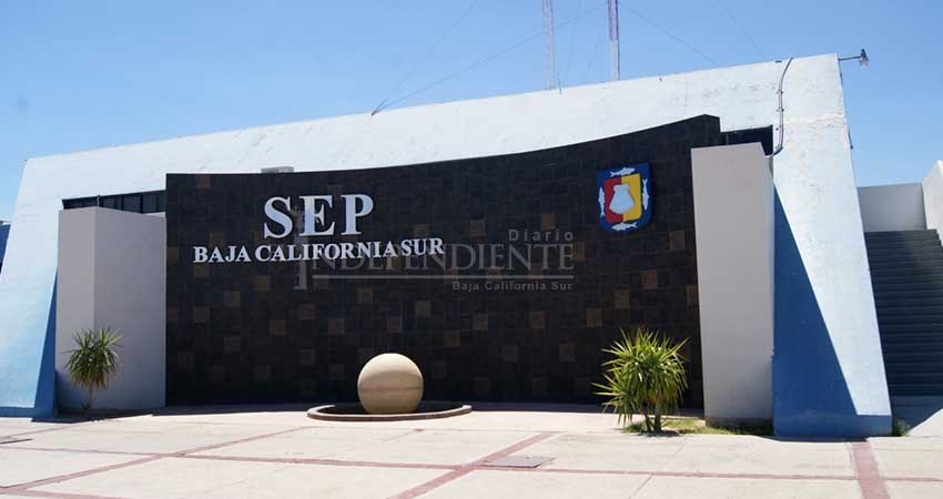 Acusan a SEP por falta de pago de incentivos a docentes destacados en evaluación 