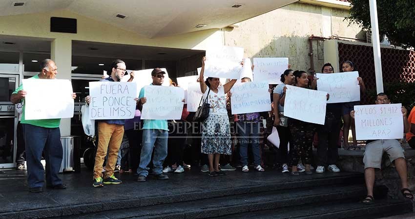 Protestan por el arribo de Esthela Ponce como delegada del IMSS BCS