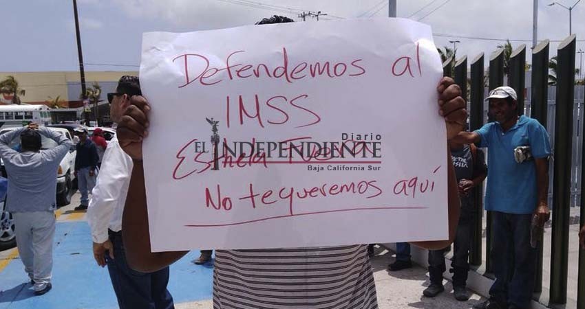 Se manifiestan contra Esthela Ponce, ahora en la subdelegación de CSL