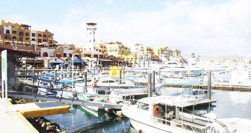 Previo al arribo doble de cruceros retiran de la Marina 3 toneladas de basura que dejó Bud