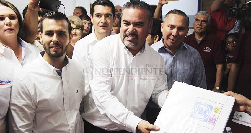 Se deslinda Puppo de "corrupción" en panteones de La Paz