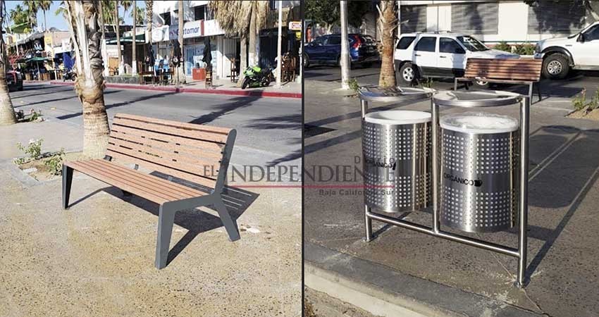 Con 6 meses de retraso, inicia instalación del mobiliario del malecón de La Paz