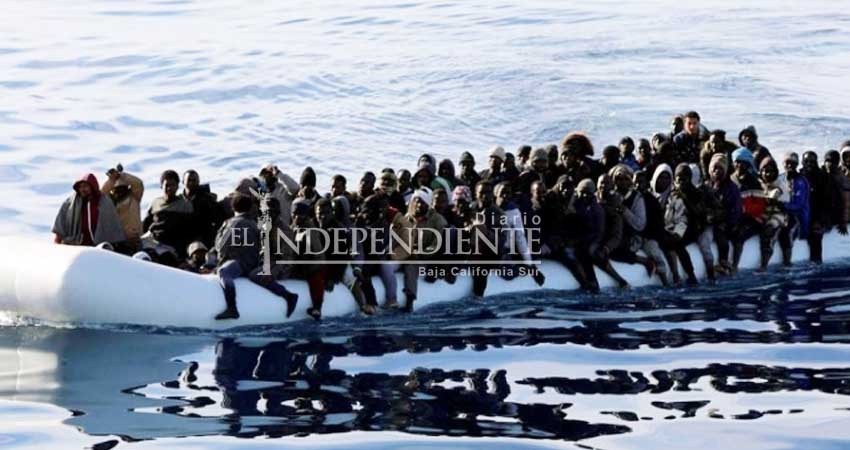 Más de 300 inmigrantes aguardan ayuda en el Mediterráneo
