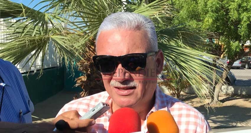 Marcos Covarrubias desea suerte a  Pancho Pelayo,