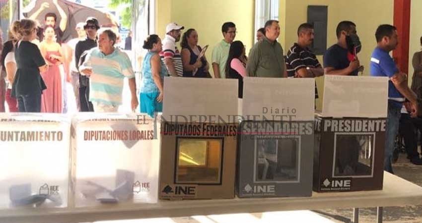 Abarrotan ciudadanos casillas especiales en La Paz