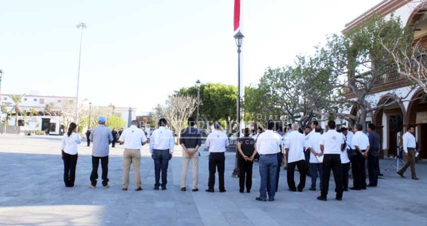 Entre derrota electoral y mundial de futbol, acto cívico del Ayto de Los Cabos con poca asistencia