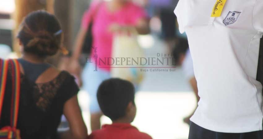 Inicia SEP entrega de vales para el canje de útiles y uniformes escolares