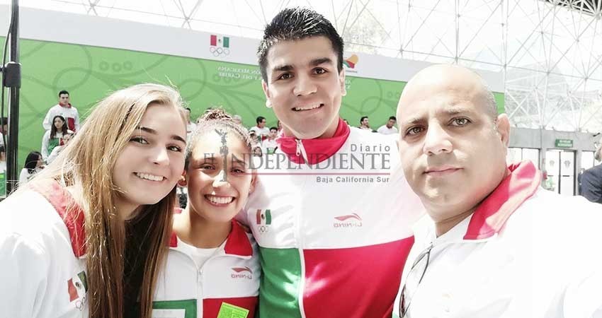 Asisten atletas sudcalifornianos a abanderamiento con EPN