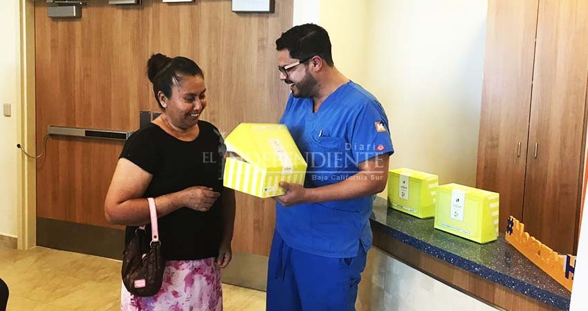 Entregan prótesis mamarias a ocho sobrevivientes de este tipo de cáncer