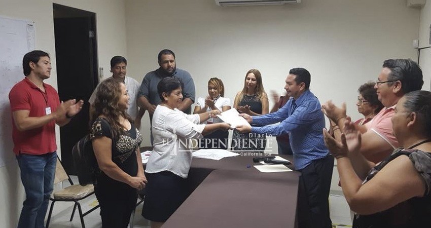 Entrega IEE primeras constancias a candidatos a diputados electos 