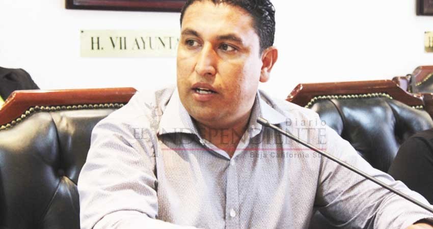 Tras 16 años de militancia, renuncia Samir Savin al PRD