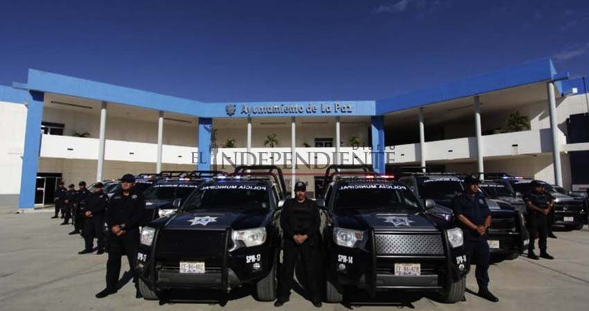 Compra Ayto de La Paz cámaras de video y gorras para policías, pero no las entrega 