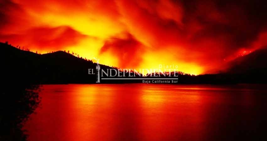 Luchan contra incendios a lo largo de California