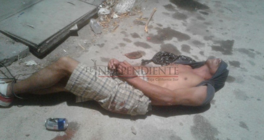 Lo amarrado y golpearon por espiar a una menor de edad