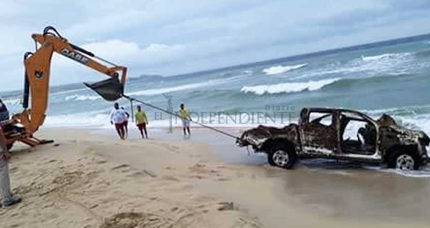 "John" descubre cementerio acuático de carros que dejó "Lidia"