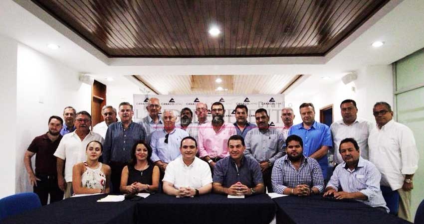 Se compromete alcalde electo con empresarios de La Paz a reactivar el centro histórico