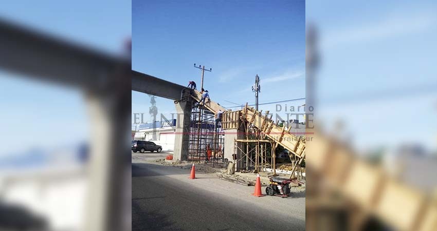 Padres de familia de la Justo Sierra solicitan prioridad en conclusión de puente peatonal