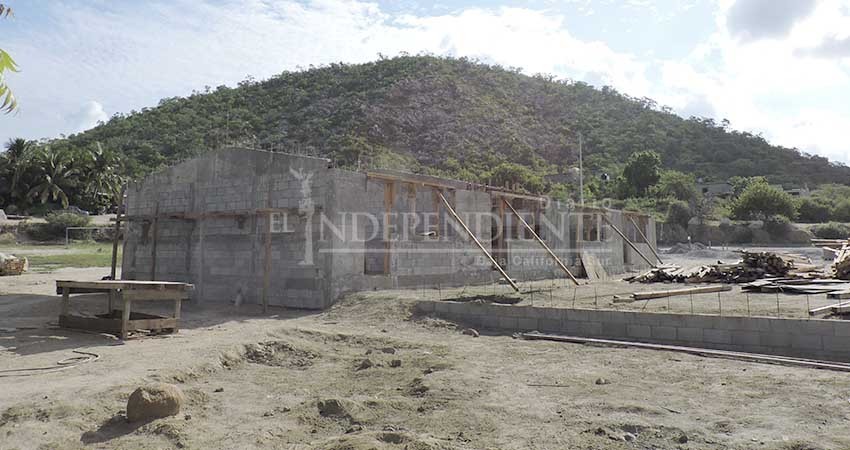 Problema de pago a trabajadores de obra de la Telesecundaria de Catarina ha sido resuelto, asegura director de ISIFE