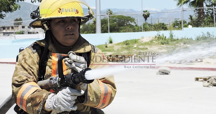 Bomberos podrían tener aumento salarial antes de que finalice la actual administración