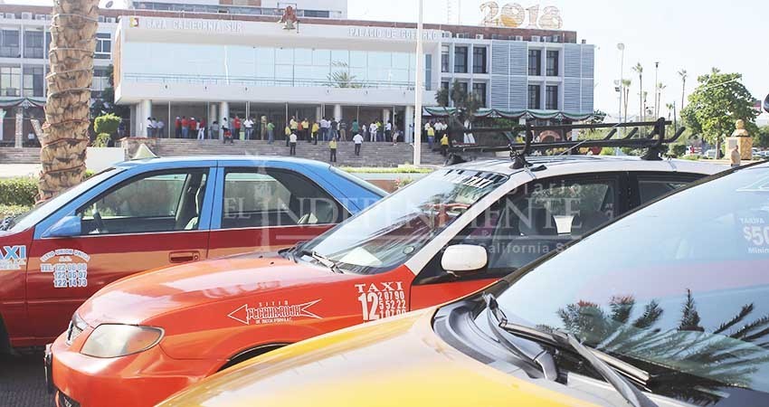 Armando Martínez nunca le dio importancia al tema de transporte: Taxistas