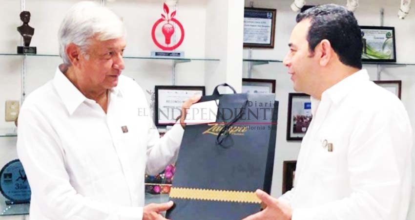 Abordan López Obrador y Jimmy Morales narcotráfico y migración