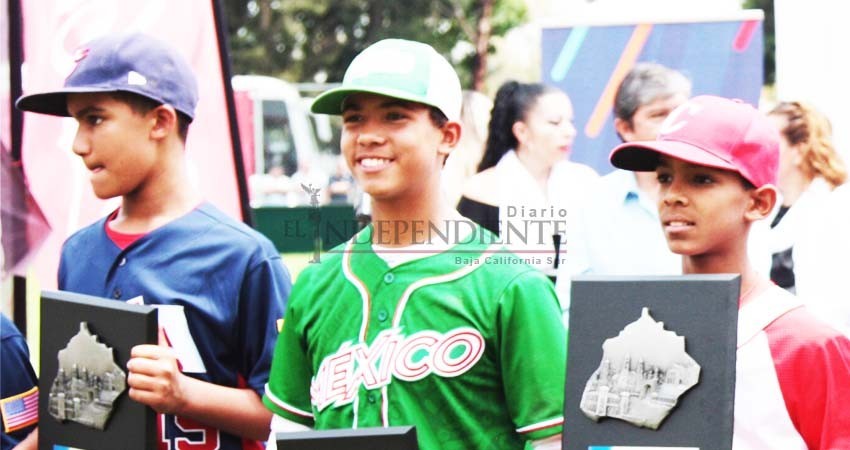 El Sudcaliforniano Ricardo Orozco campeón jonronero y equipo ideal