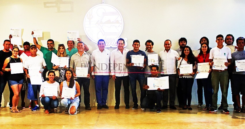 En un año, UABCS y Setues han certificado  a 121 guías de turistas