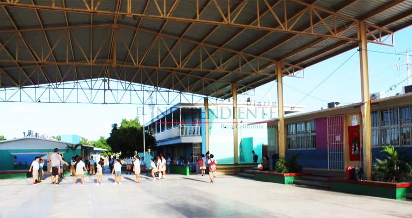 Falta de opciones  para espacios educativos es un factor de deserción escolar: Padres de Familia