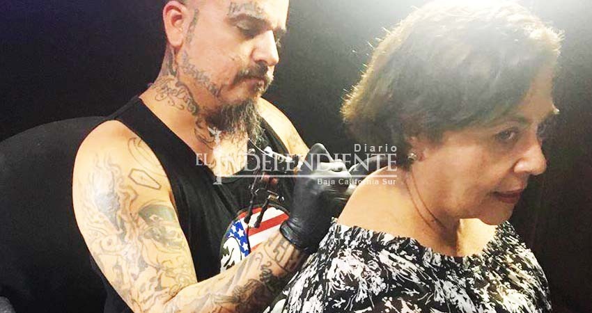 Denuncian a la COEPRIS de corrupción y discriminación contra un estudio de tatuajes