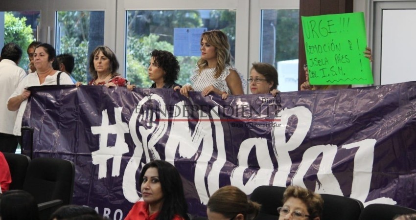 Protestan mujeres contra Jisela Paes en el Congreso de BCS