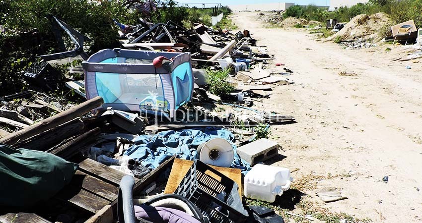 Piden vecinos de Costa Dorada atender problema de tiraderos clandestinos de basura