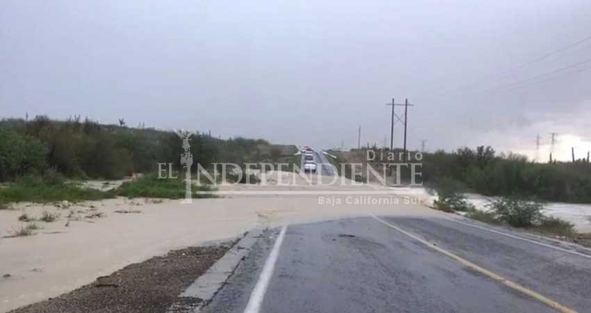 Reportan interrupciones en tramos carreteros por lluvias en BCS
